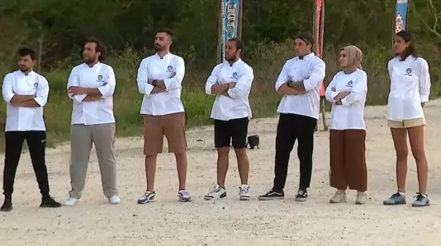Survivor 2021'de MasterChef rüzgarı! Dokunulmazlığı kazanan yarışmacılar için özel yemek yaptılar Survivor 2021'de MasterChef rüzgarı! Dokunulmazlığı kazanan yarışmacılar için özel yemek yaptılar