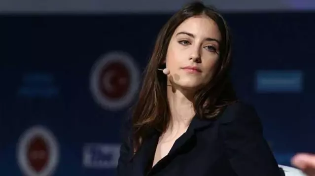 Ünlü oyuncu Hazal Kaya koronavirüse yakalandı Ünlü oyuncu Hazal Kaya koronavirüse yakalandı