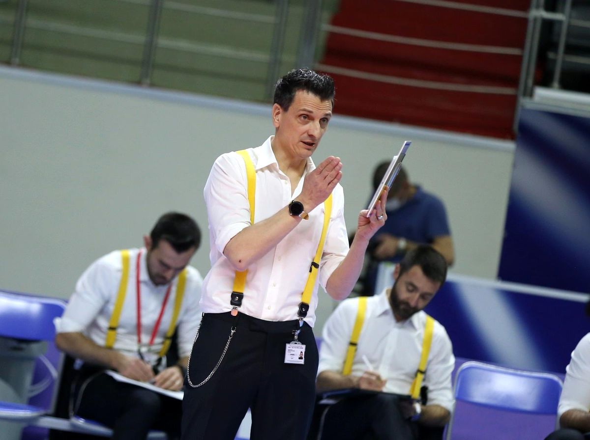 VakıfBank, yarı final serisinde 1-0 öne geçti