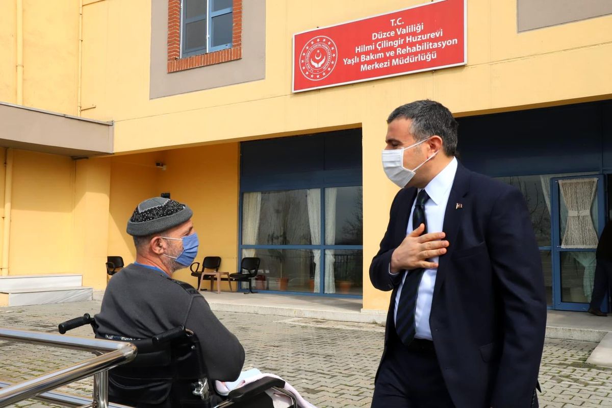 Vali Atay yalnız bırakmıyor