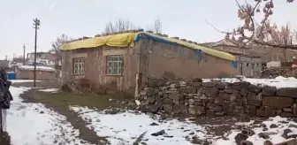 Yaptığı çeyizlik eşyaları satarak ailesinin geçimine katkı sunuyor