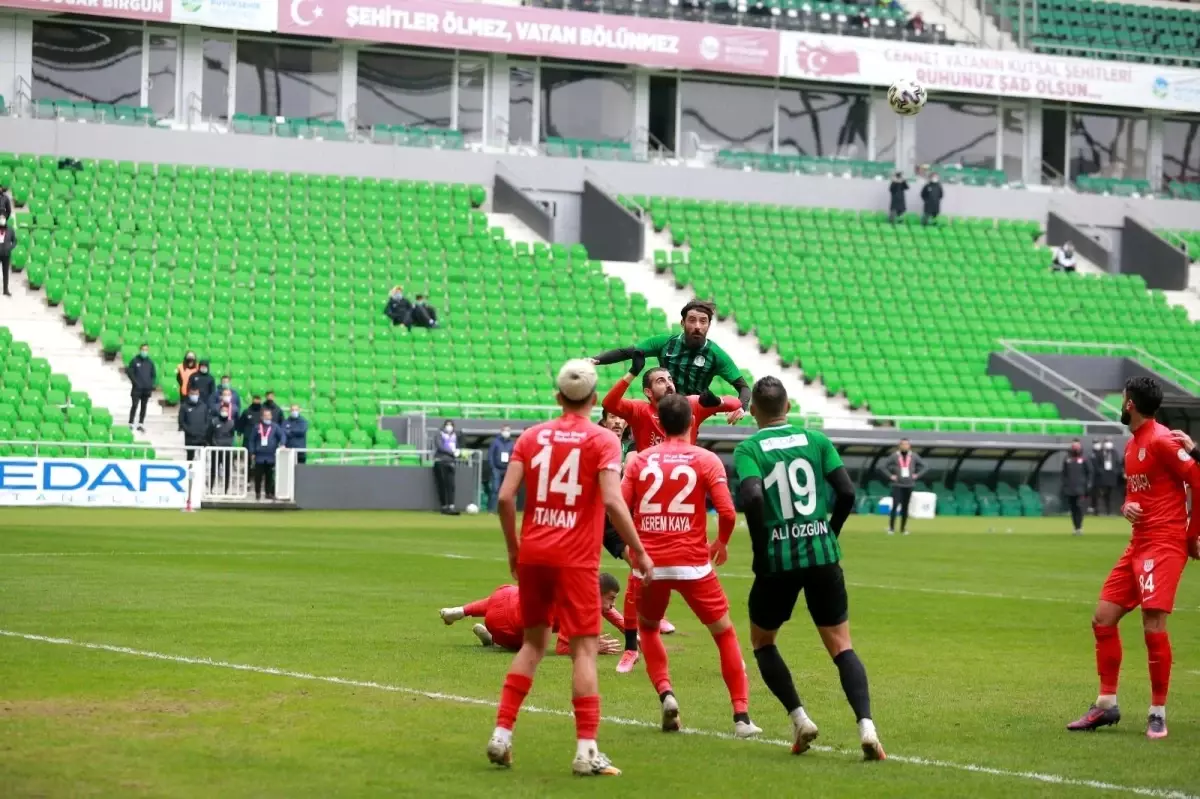 2. Lig: Sakaryaspor: 0 Pendikspor: 0