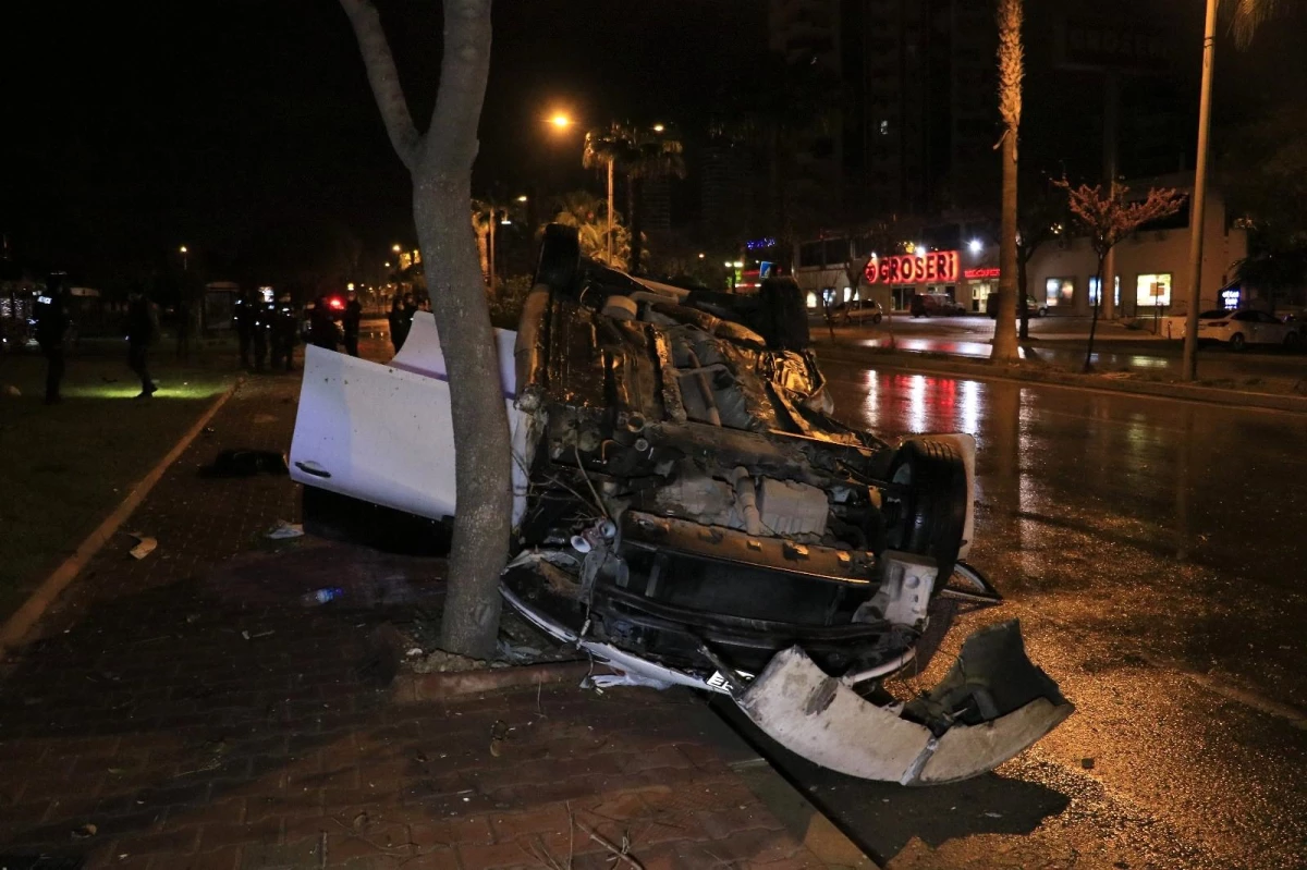 Adana\'da otomobil ağaçlara çarpıp takla attı: 4 yaralı