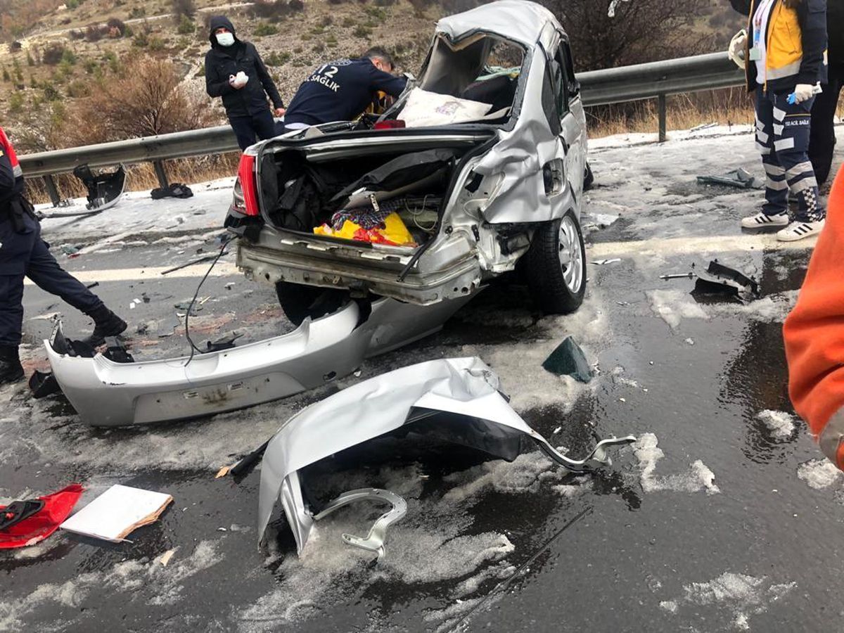 Ankara\'da zincirleme trafik kazası: 4 ölü, 7 yaralı