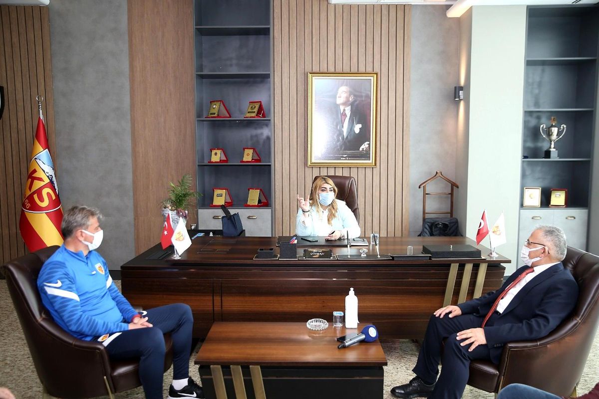 Büyükşehir Belediye Başkanı Büyükkılıç\'tan Kayserispor\'a ziyaret