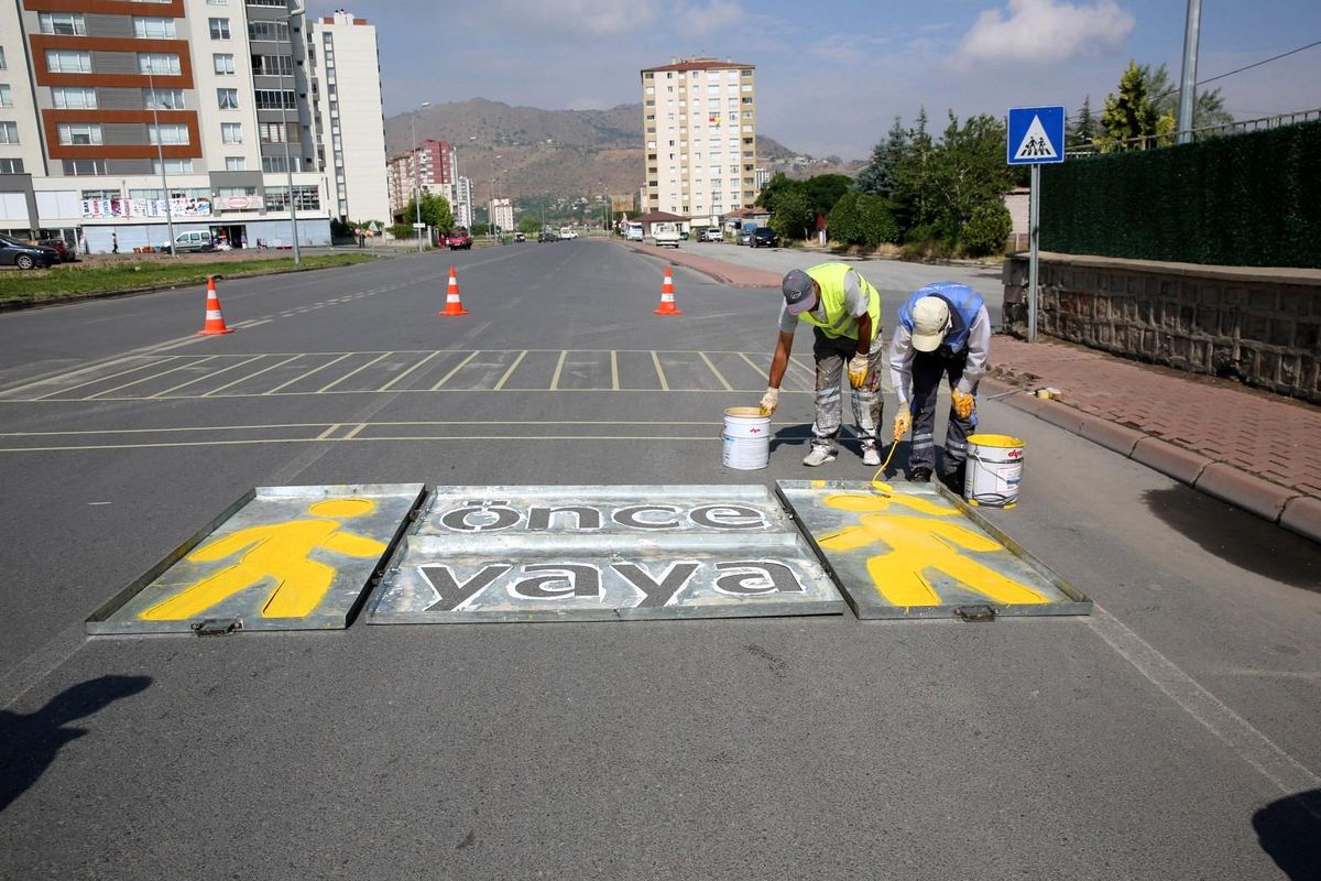 Başkan Palancıoğlu, "Trafikte öncelik yayalarındır, yaya geçişlerine öncelik veriyoruz"