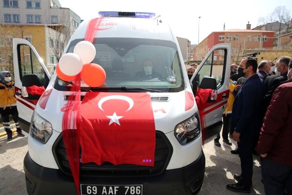 Son dakika... Bayburt\'ta tam donanımlı 5 yeni ambulans hizmete girdi
