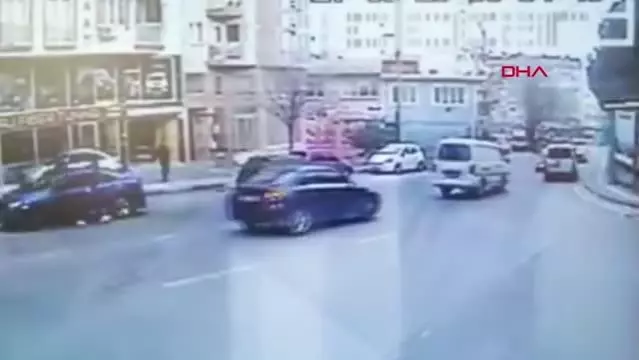 BURSA Yol verme kavgasında yanlışlıkla kendi arkadaşını yaraladı; kavga anı kamerada