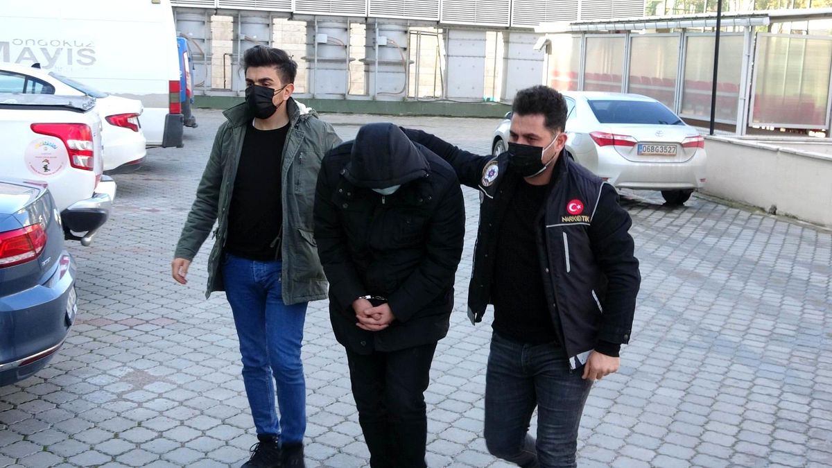 Çantasından 3 bin 526 adet uyuşturucu hap çıkan avukata 8 yıl 4 ay hapis