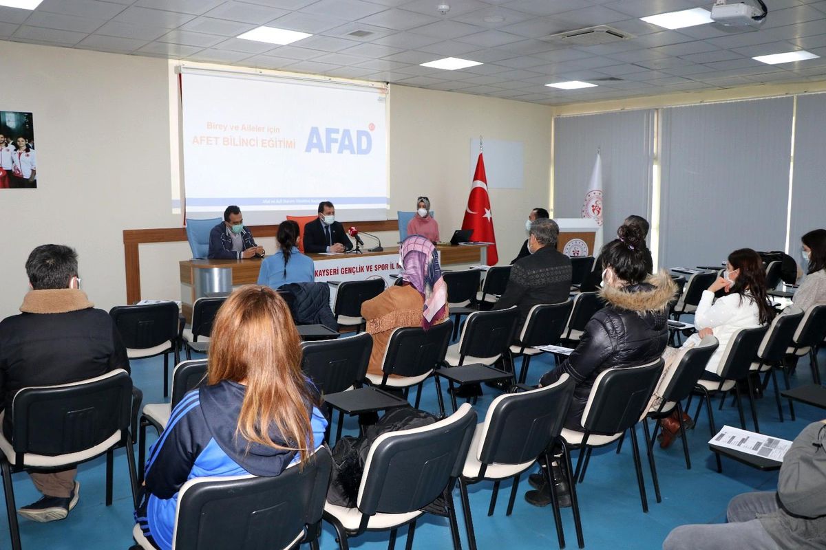 Gençlik ve Spor Müdürlüğü\'nde afet eğitim seferberliği başlatıldı