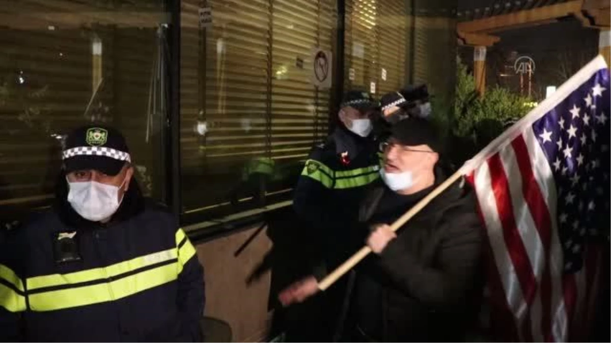 Son Dakika | Gürcistan\'da Rus gazeteciyi protesto eden göstericilerle polis arasında arbede yaşandı