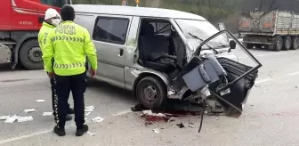 Son dakika haber... Hafif ticari araç cipe arkadan çarptı: 4 yaralı