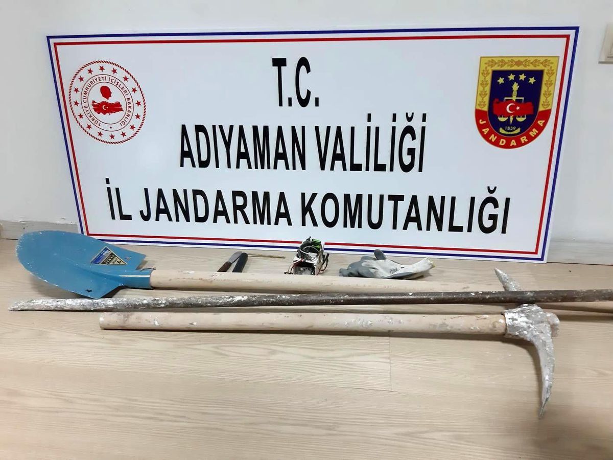 Jandarmadan define arayan şahıslara suçüstü
