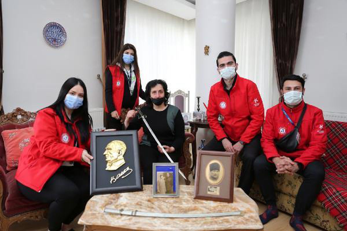 Küçükçekmece Belediyesi, ilçedeki şehit ve gazi ailelerine periyodik ziyaretler yapıyor