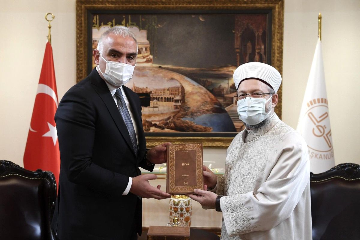 Kültür ve Turizm Bakanı Ersoy\'dan Diyanet İşleri Başkanı Erbaş\'a geçmiş olsun ziyareti