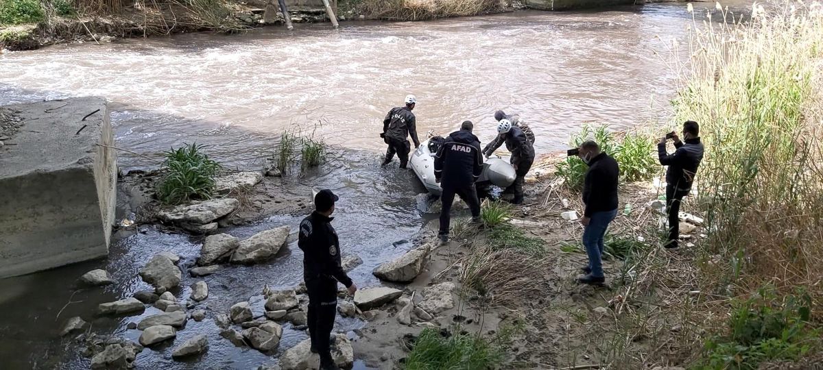 Menderes Nehri\'nde kaybolan yaşlı adamı arama çalışmaları sürüyor