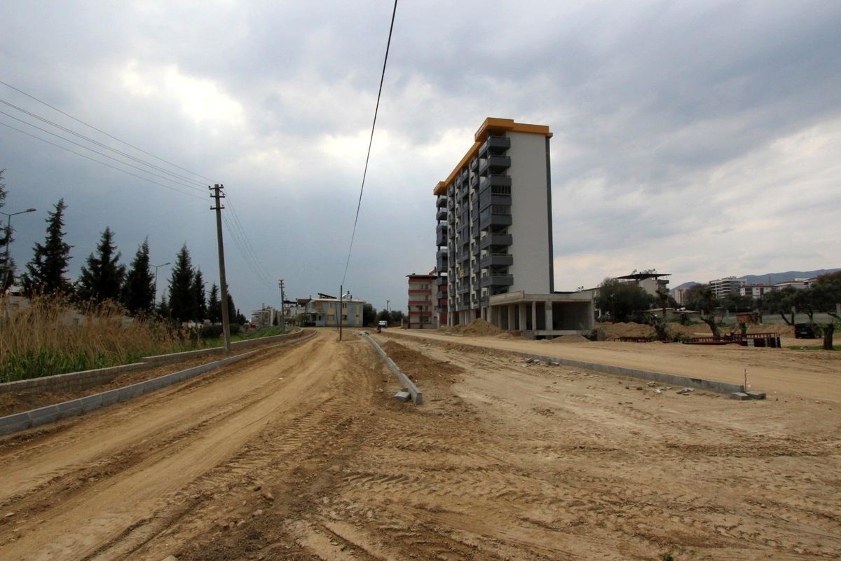 Nazilli\'de yol yapım çalışmaları sürüyor