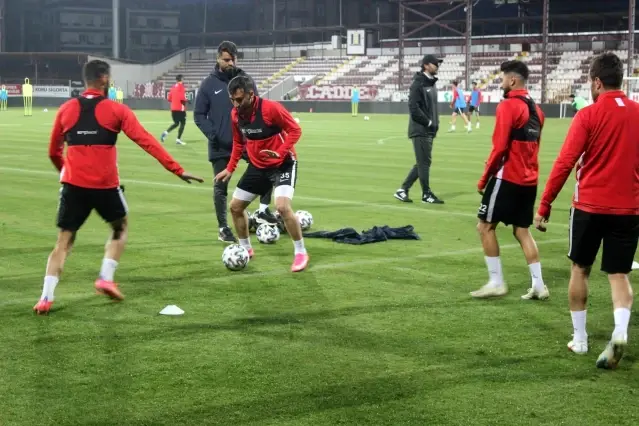 Ömer Erdoğan: Galatasaray'ı yenip, yeniden çıkış yakalamak istiyoruz 