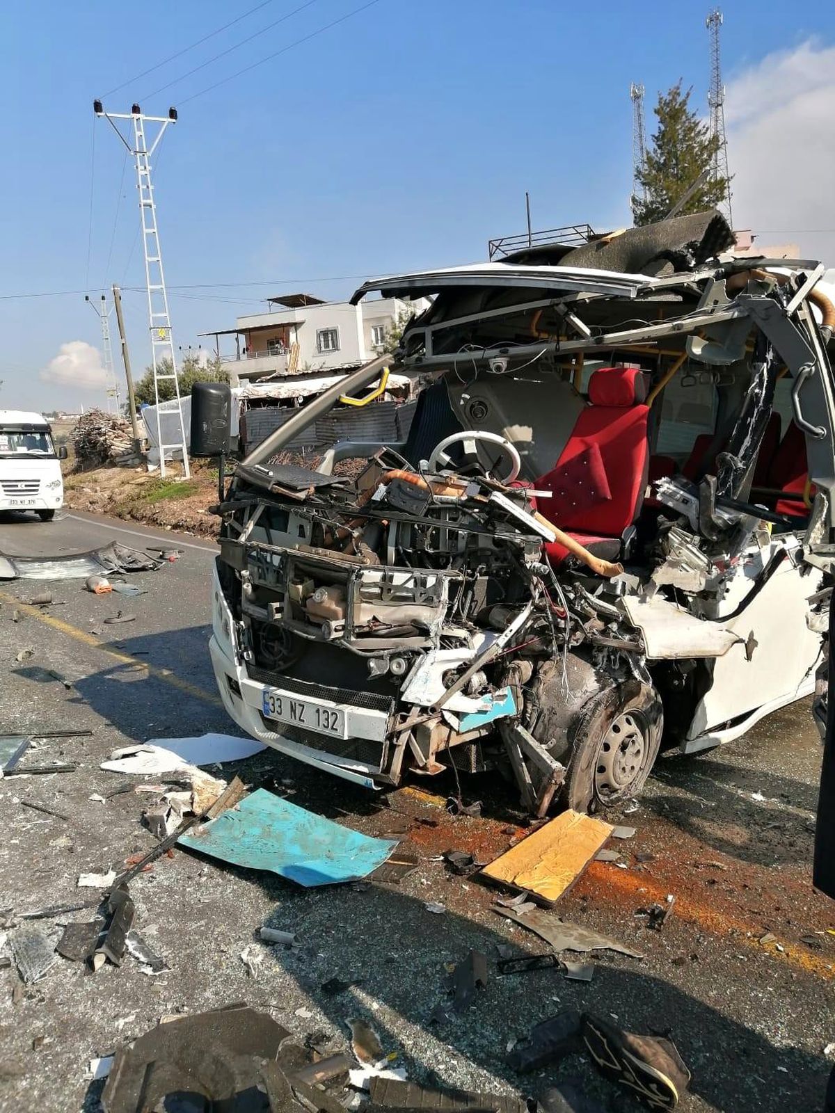 Otobüs ile minibüs çarpıştı: 4 yaralı