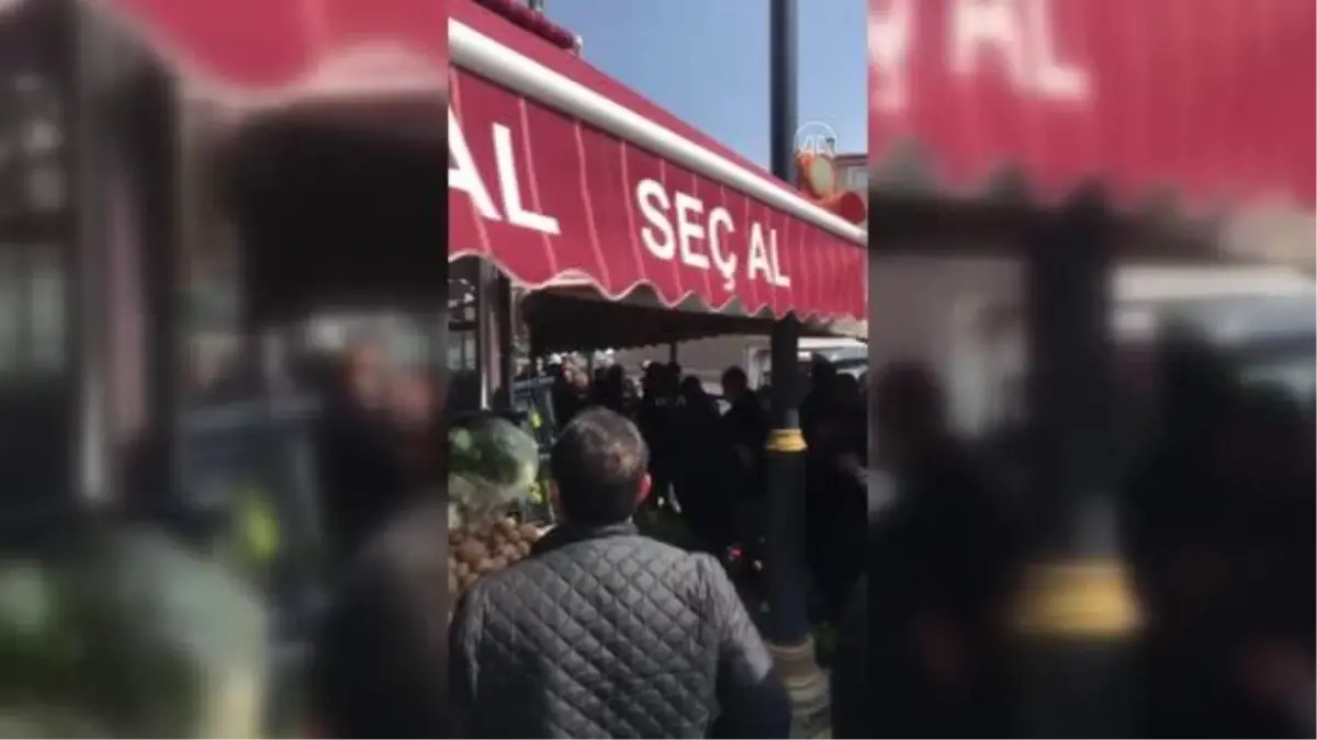 Pazarcılarla manav çalışanları arasında çıkan kavgada iş yerinde hasar oluştu (2)