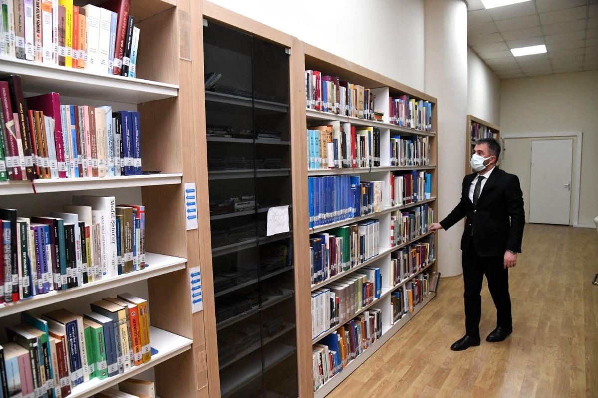 Pursaklar Belediye Başkanı Çetin, kütüphaneleri ziyaret etti