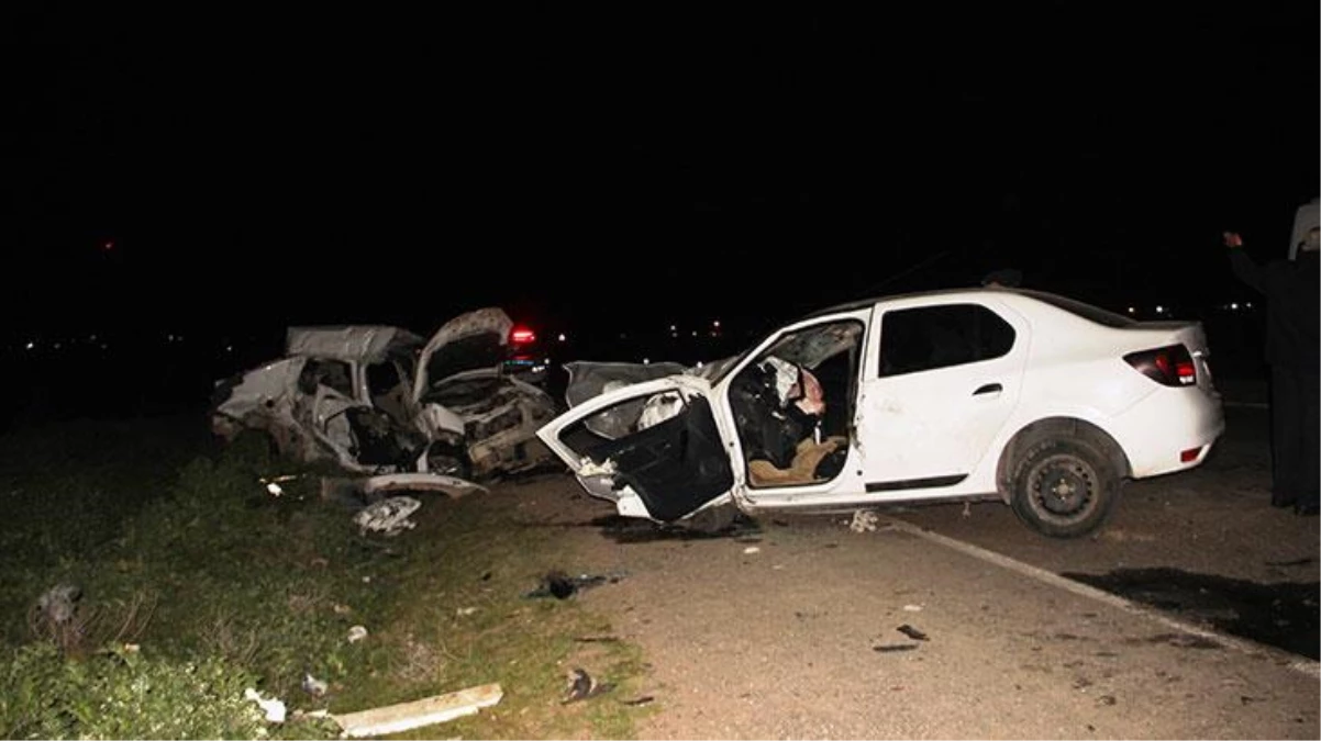 İki otomobilin çarpıştığı feci kazada 5 kişi öldü, 1 kişi yaralandı