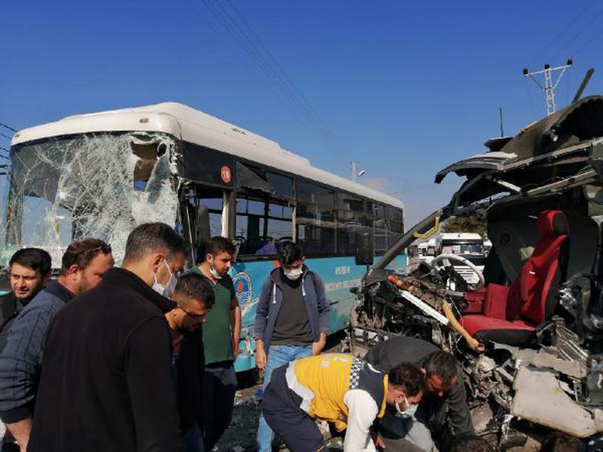 Tarsus\'ta kaza: 4 yaralı