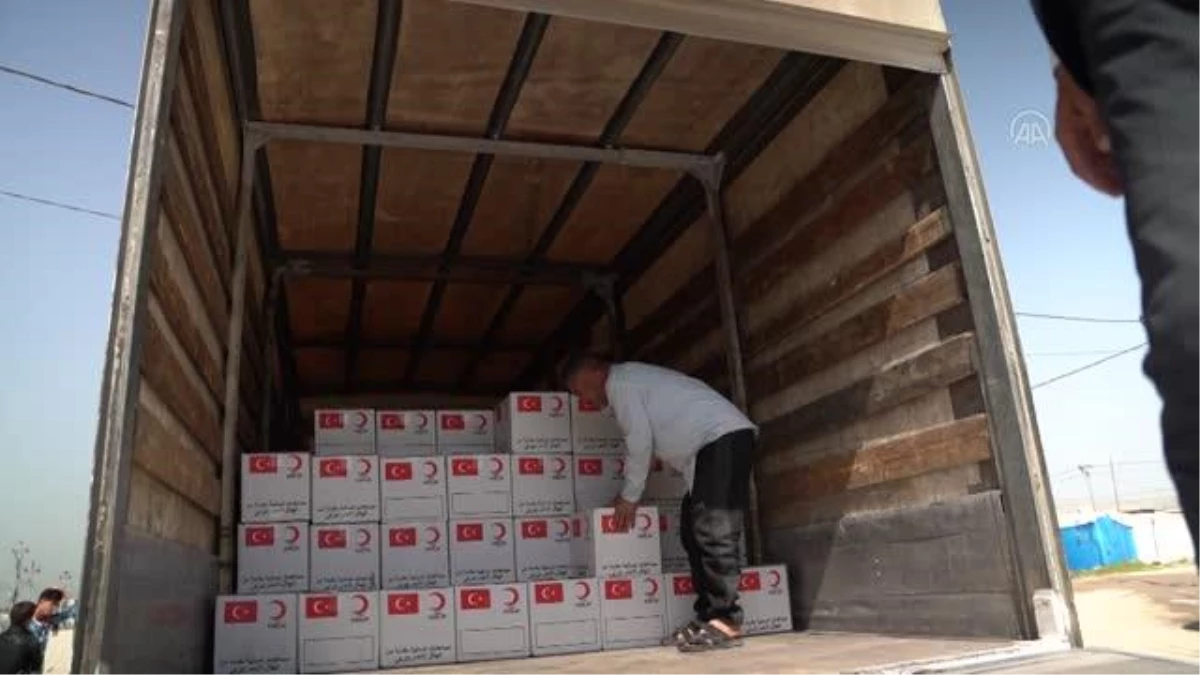 Türk Kızılay, Şeyhan Mülteci Kampı\'nda kalan Ezidilere 500 gıda kolisi dağıttı