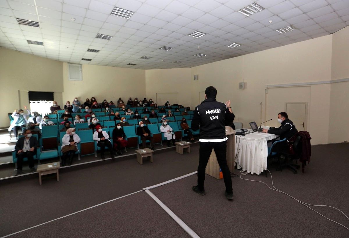 Van\'da kadınlara uyuşturucu ile mücadele semineri