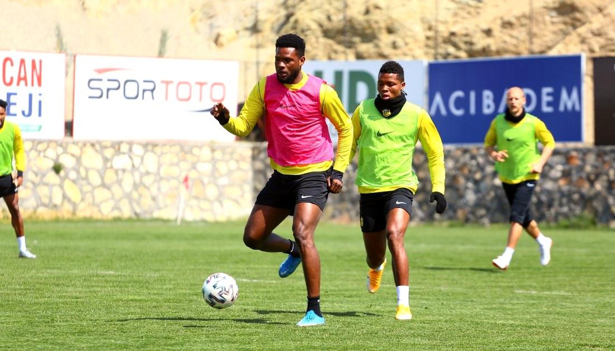 Son Dakika | Yeni Malatyaspor\'da 4 futbolcunun Kovid-19 testi pozitif çıktı