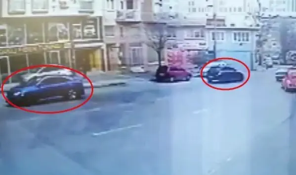 BURSA Yol verme kavgasında yanlışlıkla kendi arkadaşını yaraladı; kavga anı kamerada