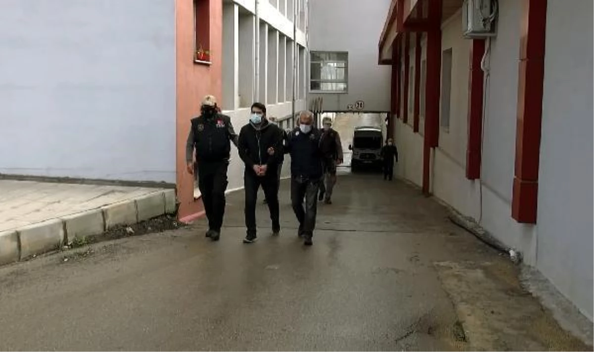 Adana\'da FETÖ\'nün öğrenci evlerinden sorumlu \'mahrem ağabey\' tutuklandı