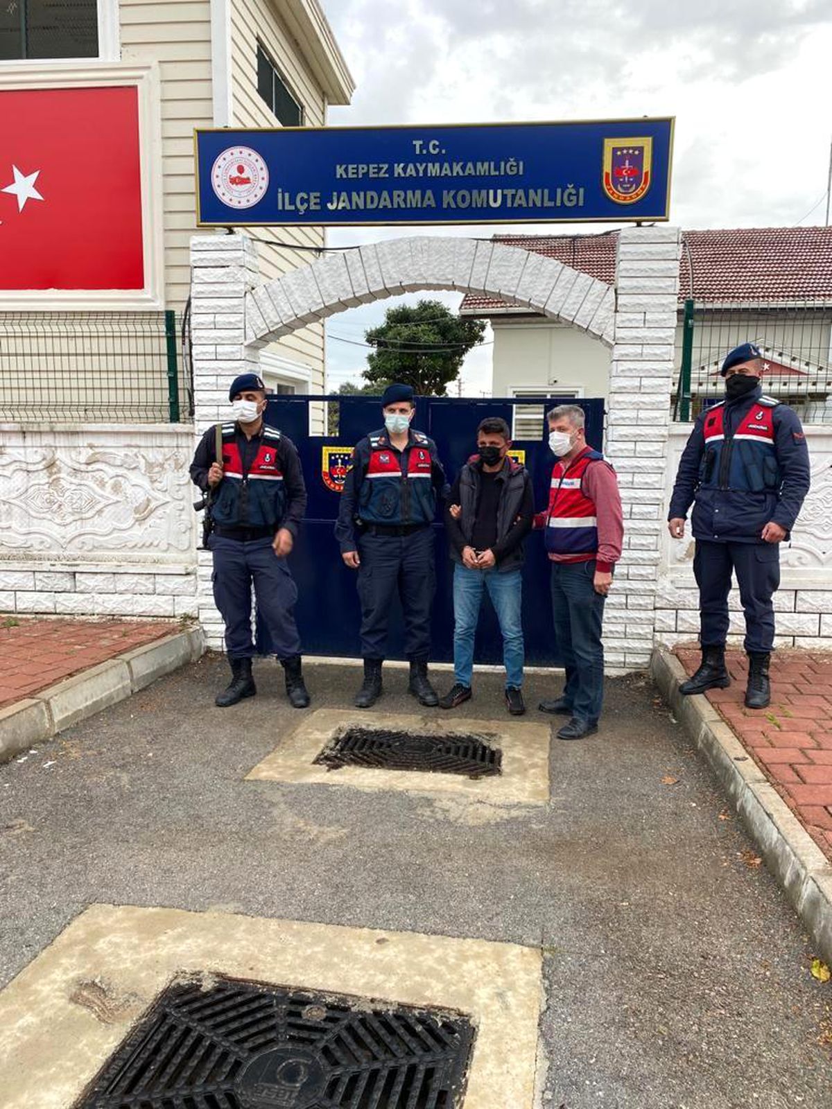 Son dakika haberi... Antalya\'da kadına cinsel tacizde bulunduğu iddia edilen şüpheli yakalandı