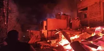 Artvin'de bu kez Ortaköy yandı: 7 ev alevlere teslim oldu