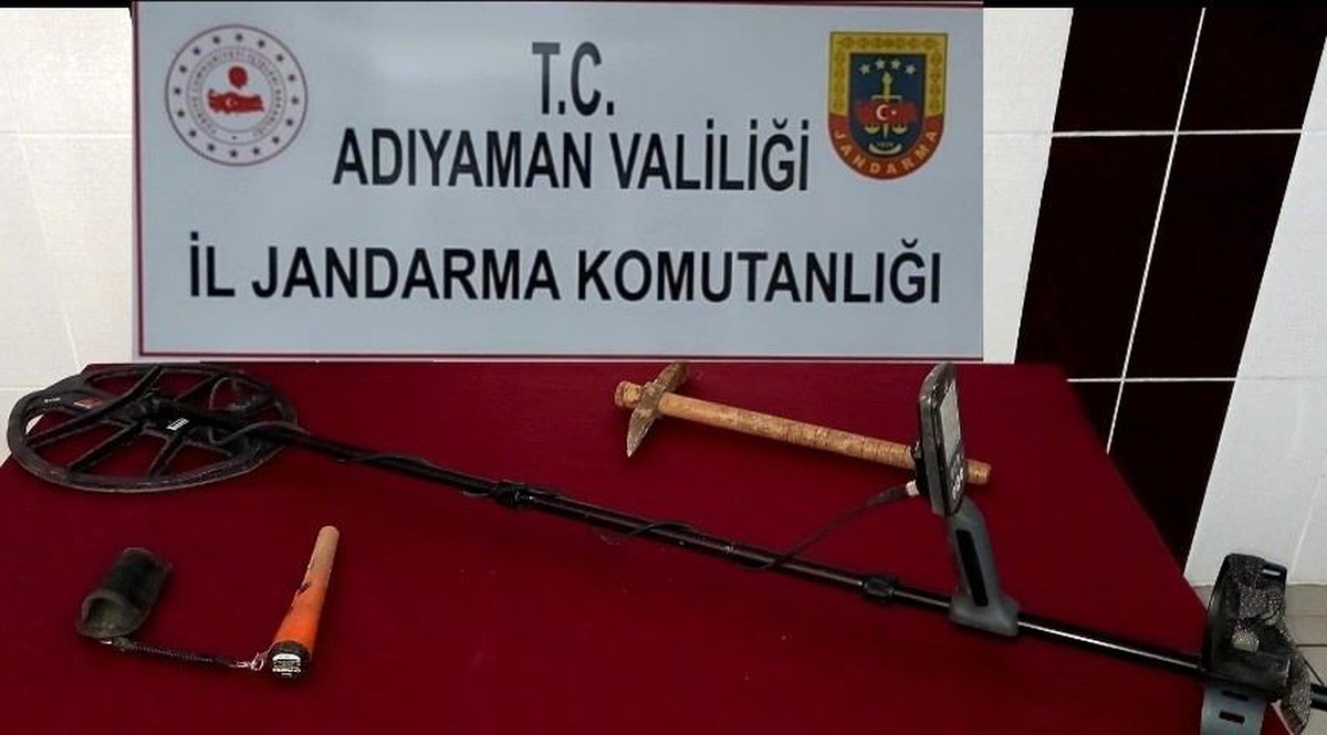 Son dakika! Besni\'de kaçak kazı yapanlara suçüstü