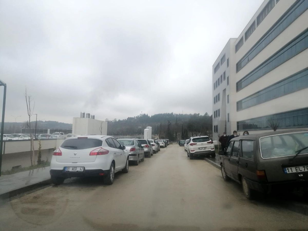 Bilecik Tıp Fakültesi Eğitim ve Araştırma Hastanesinde araç parkı sorunu