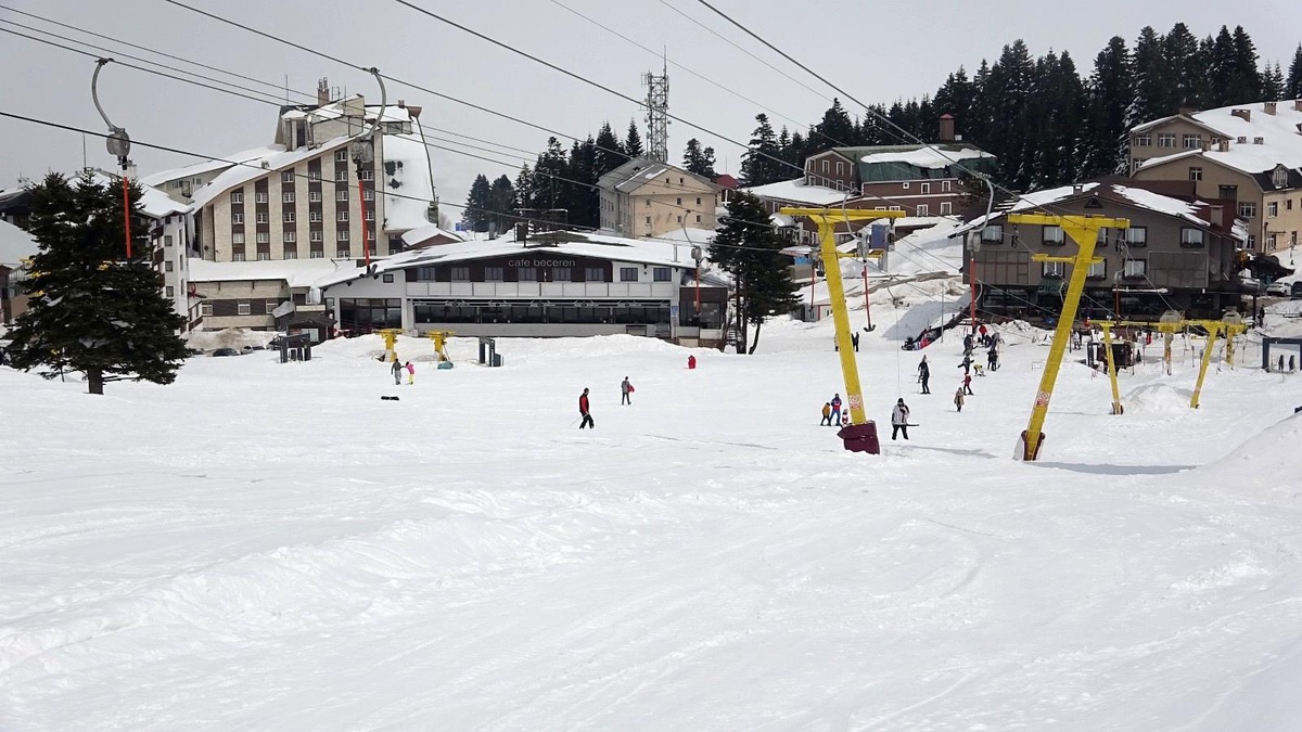 Bursa kırmızıya döndü, Uludağ\'da pistler boşaldı