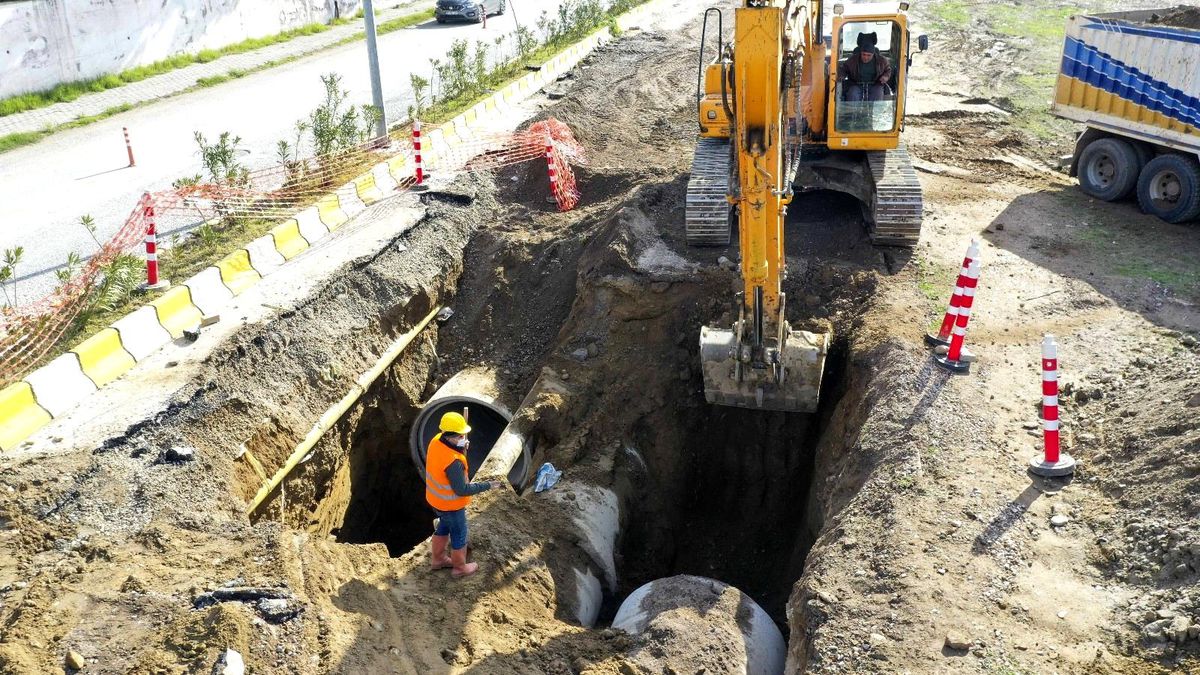 Büyükşehir Belediyesi Posta Caddesi\'nde yağmur suyu hattı çalışması başlattı