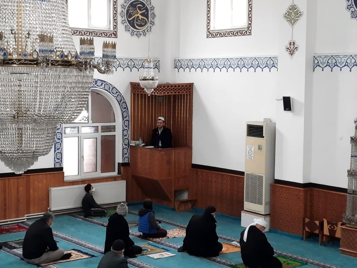 Cuma vaazında bilimsel sohbet: "İbadetlerin İnsan Sağlığı Üzerindeki Etkileri"