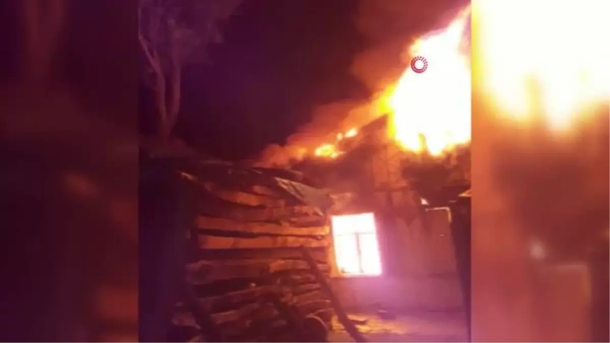 Evleri gözlerinin önünde böyle küle döndü, 6 kişi yanmaktan son anda kurtuldu