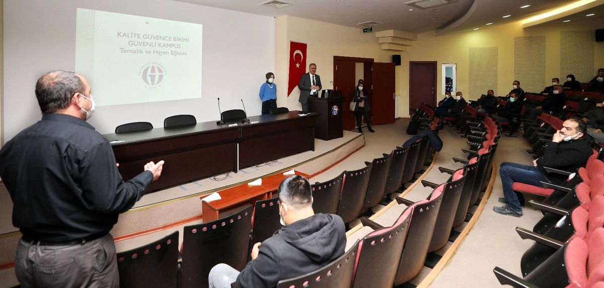 GAÜN\'de temizlik personellerine hijyen eğitimi verildi