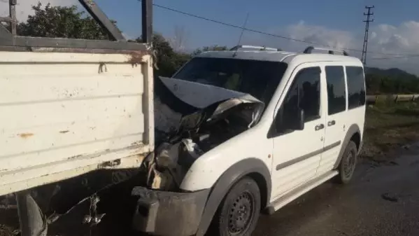 Son dakika gündem: Hafif ticari araç, kamyonete çarptı: 1 ölü, 2 yaralı