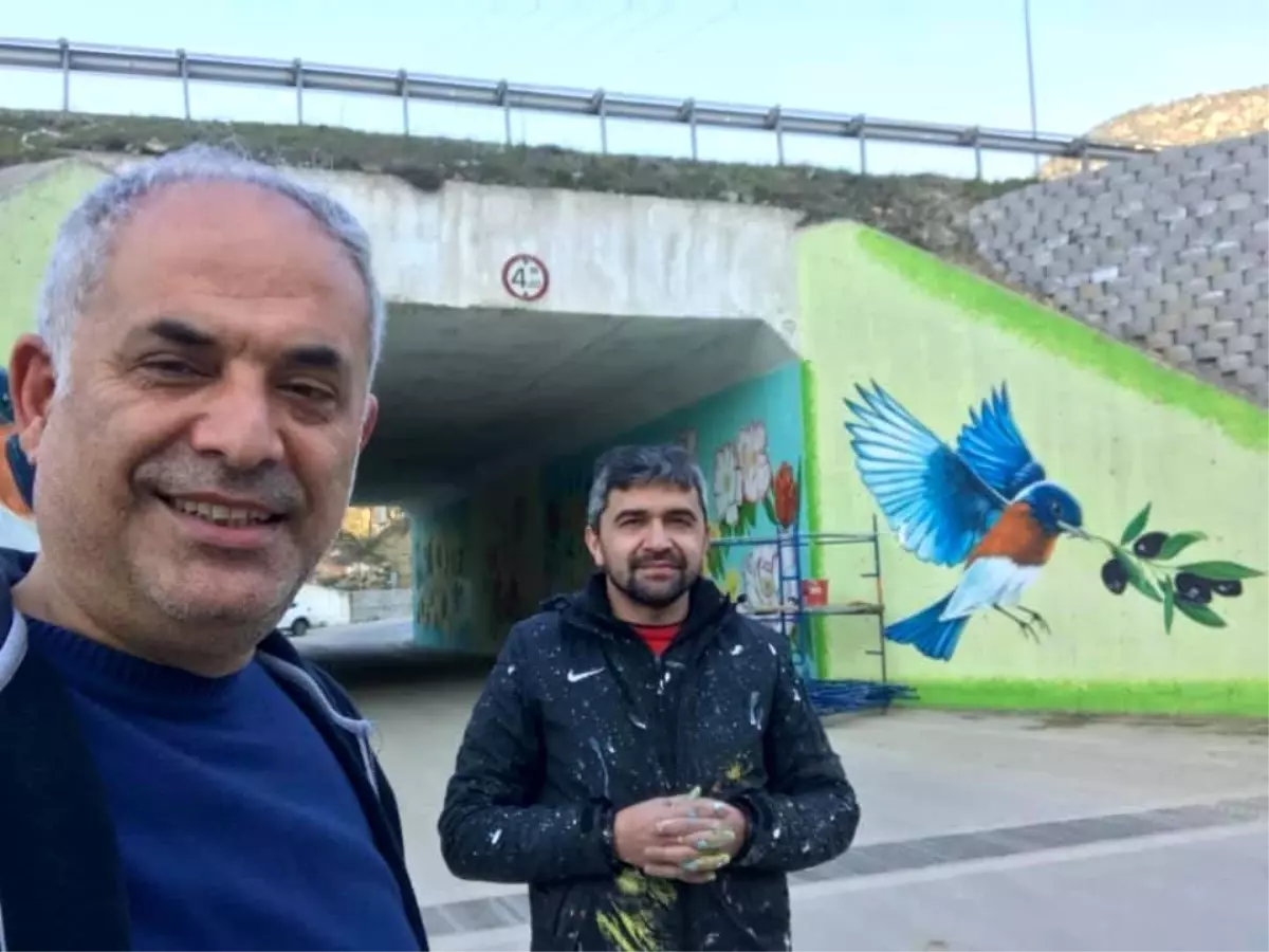 Hayvan ve doğa resimleri belde girişine güzellik kattı