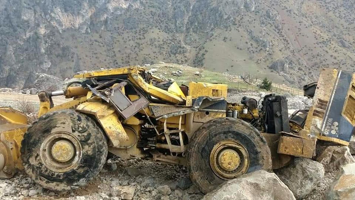 İş makinası uçuruma yuvarlandı: 1 yaralı
