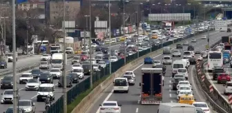 İstanbul'da hafta sonu kısıtlaması öncesi trafik yoğunluğu yüzde 70'e ulaştı