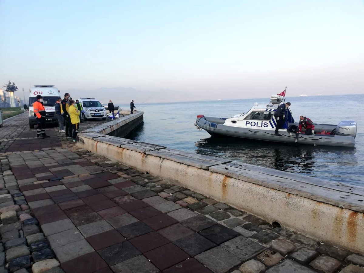 İzmir\'de denizde bir erkeğe ait ceset bulundu