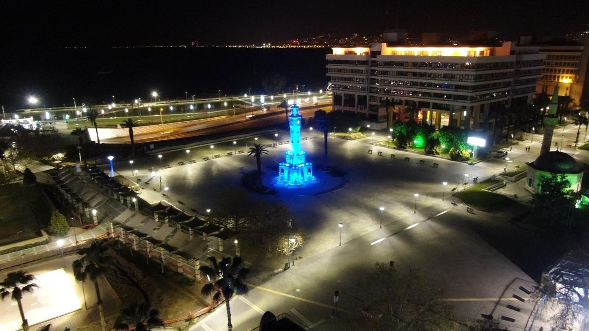 İzmir\'de sokağa çıkma kısıtlaması başladı