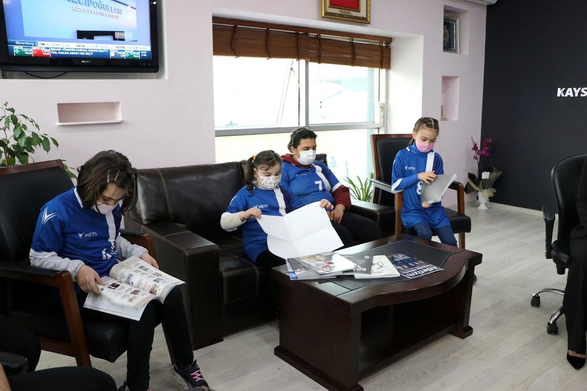 Kabakcı, 2 Nisan Otizm Farkındalık Günü\'nde Otizmli sporcuları ağırladı