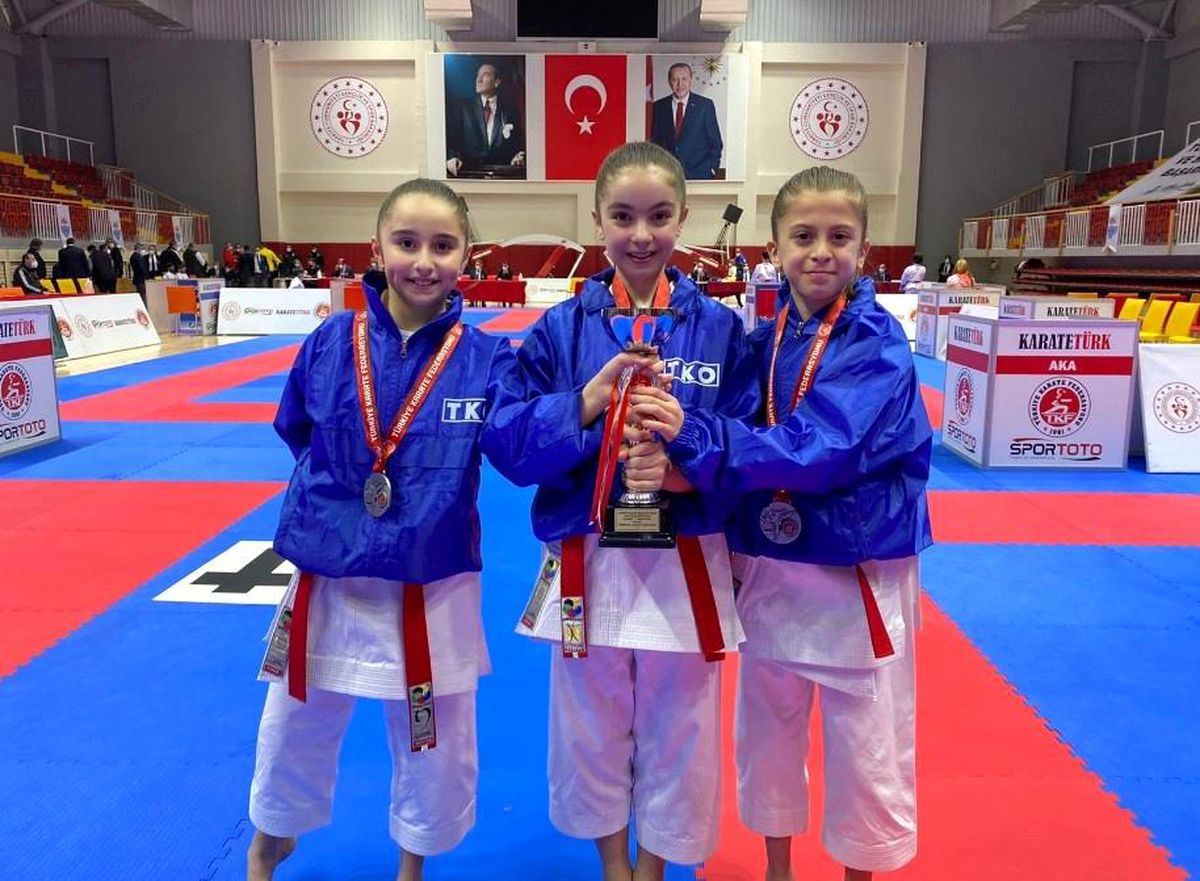 Karate Şampiyonası\'ndan Türkiye derecesi ile döndüler