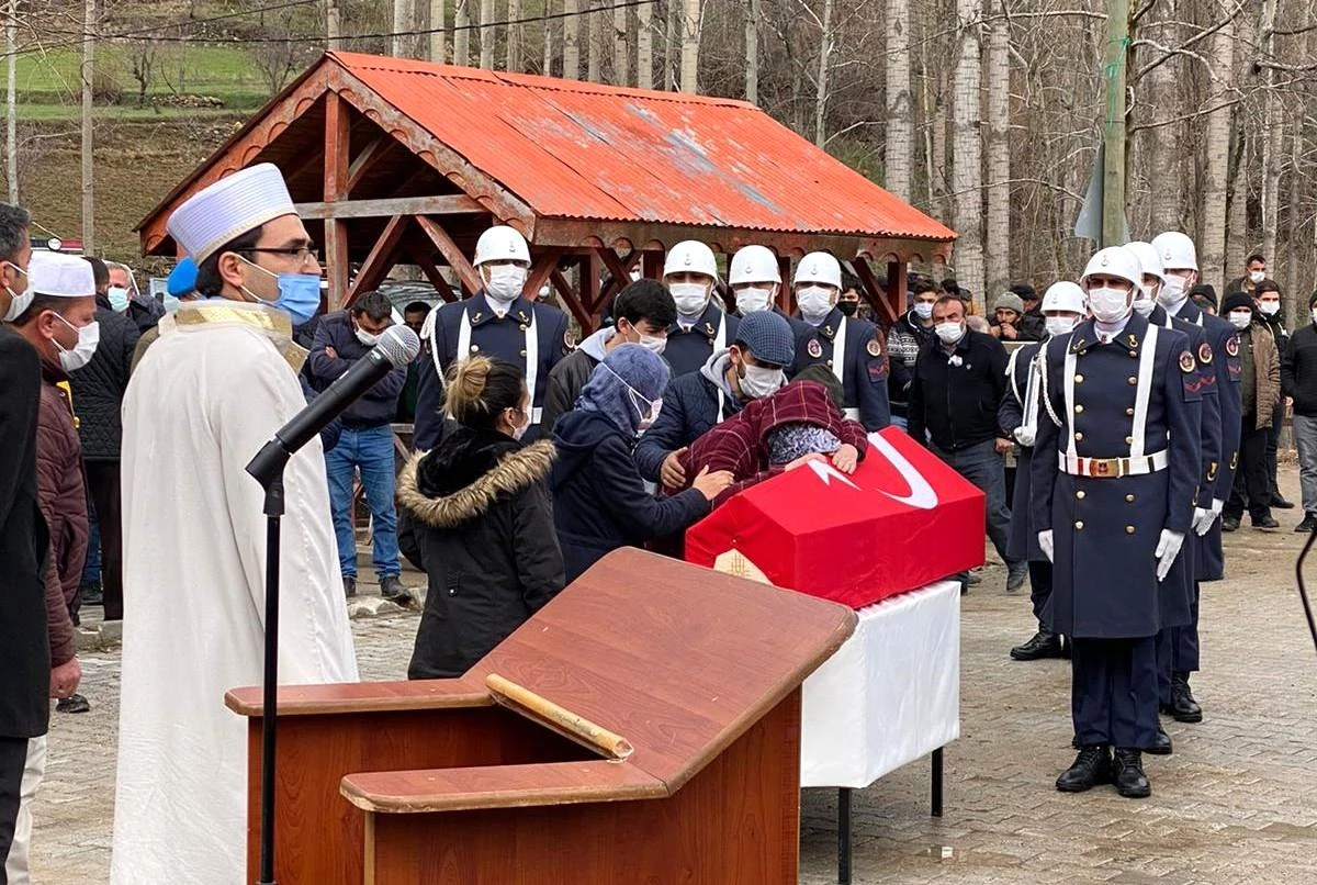 Son dakika haber! Kazada hayatını kaybeden astsubay Karaman\'da toprağa verildi